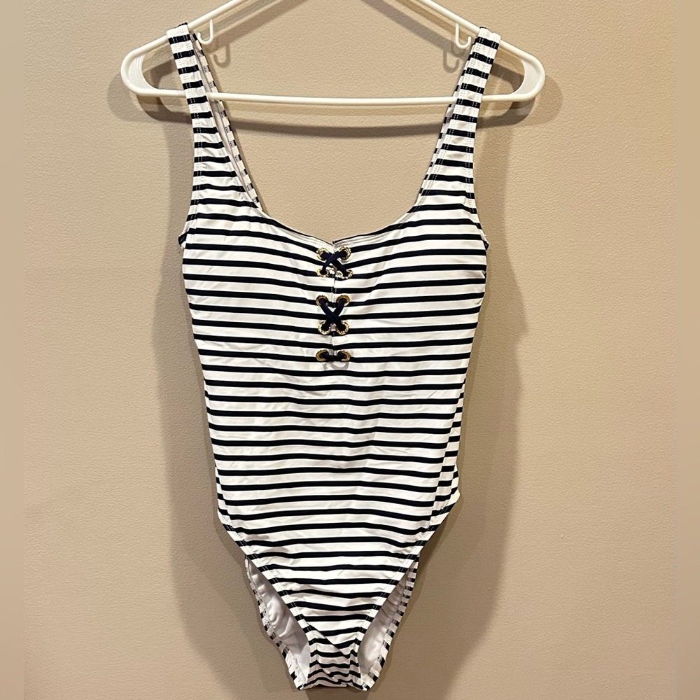 Lauren Ralph Lauren
Seaside Stripe Knotted Keyhole One Piece Swimsuit